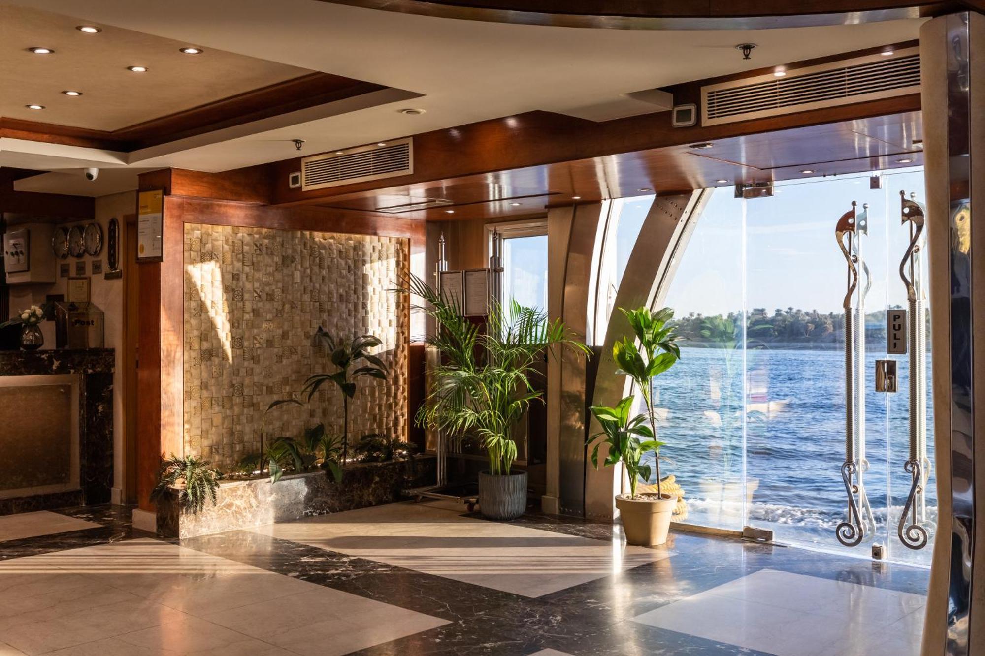 M/S Esmeralda Nile Cruise - 4 Or 7 Nights From Luxor Each Monday And 03 Nights From Aswan Each Friday Exteriör bild