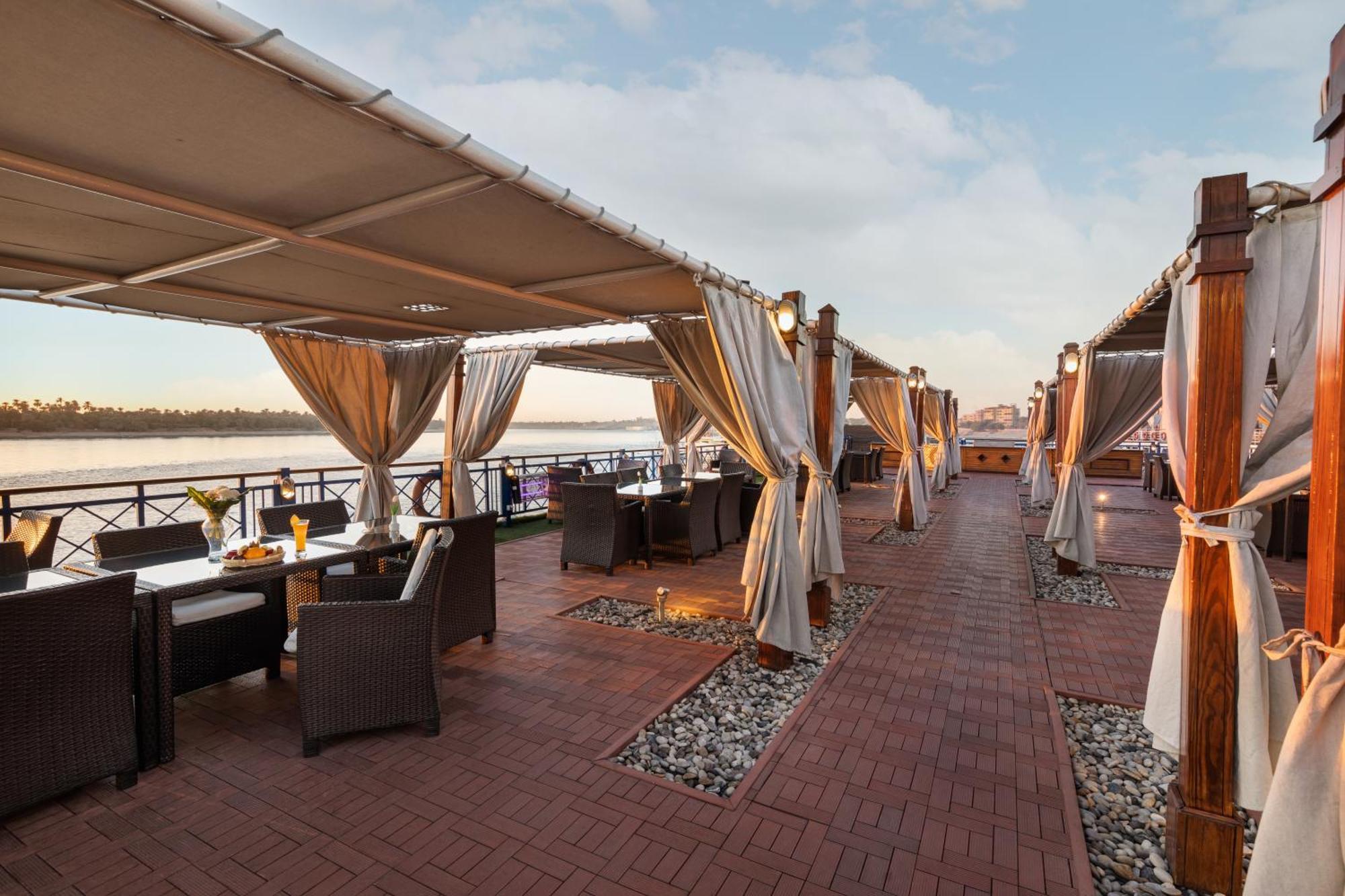 M/S Esmeralda Nile Cruise - 4 Or 7 Nights From Luxor Each Monday And 03 Nights From Aswan Each Friday Exteriör bild