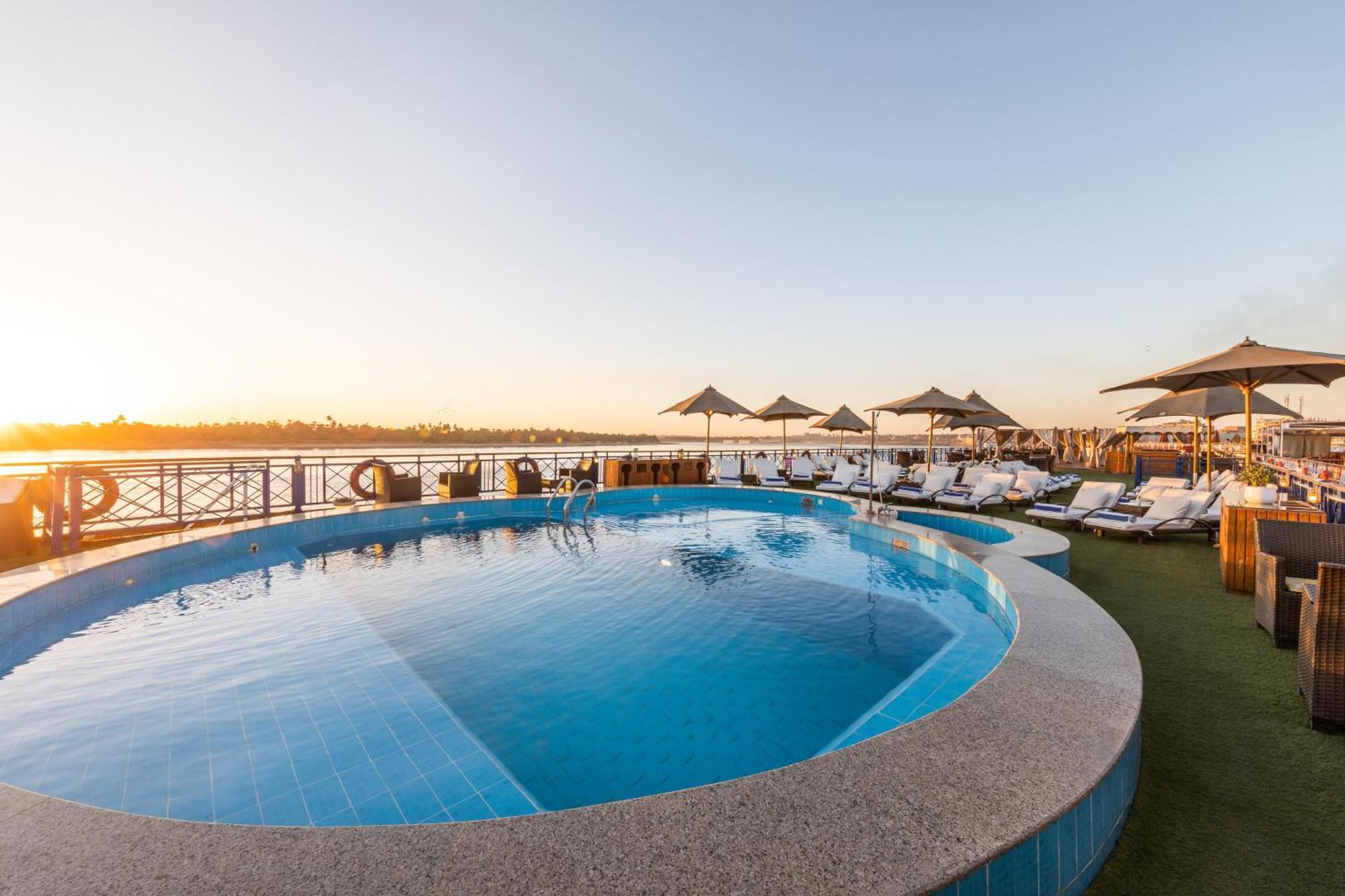 M/S Esmeralda Nile Cruise - 4 Or 7 Nights From Luxor Each Monday And 03 Nights From Aswan Each Friday Exteriör bild