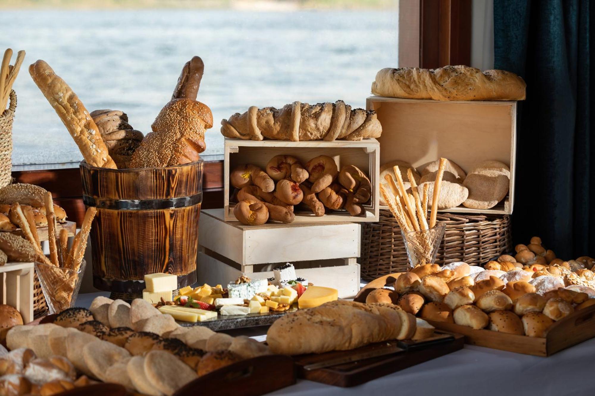 M/S Esmeralda Nile Cruise - 4 Or 7 Nights From Luxor Each Monday And 03 Nights From Aswan Each Friday Exteriör bild