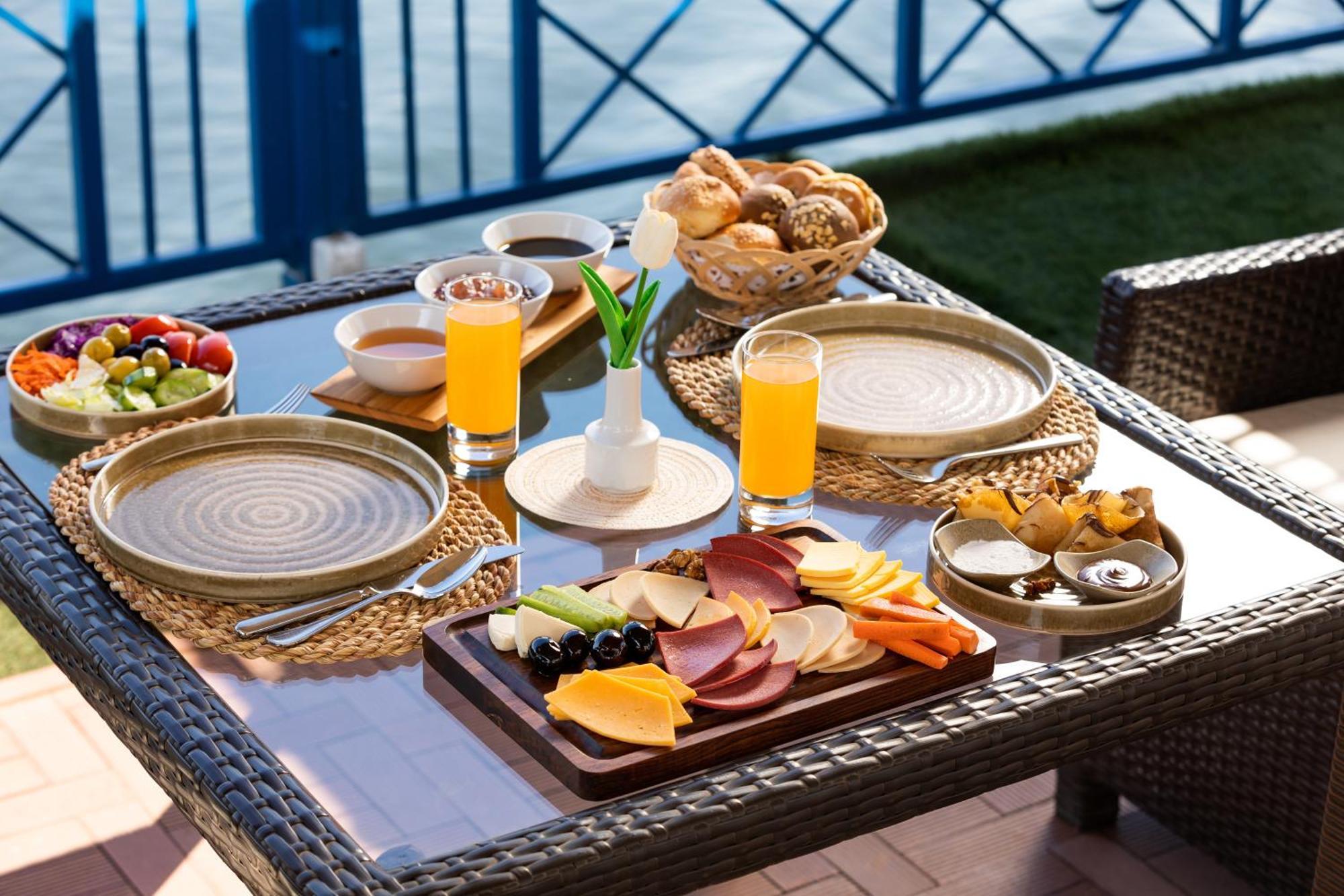 M/S Esmeralda Nile Cruise - 4 Or 7 Nights From Luxor Each Monday And 03 Nights From Aswan Each Friday Exteriör bild
